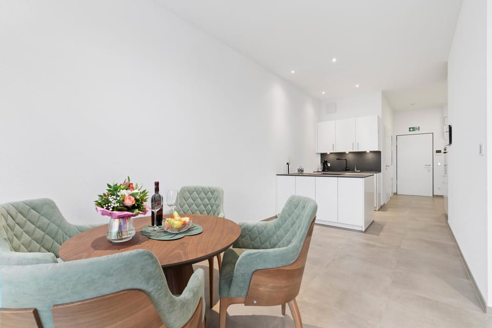 TV and multimedia, Kitchen or kitchenette, Food and drinks, Seating area, Dining area, Food, pet friendly, stove