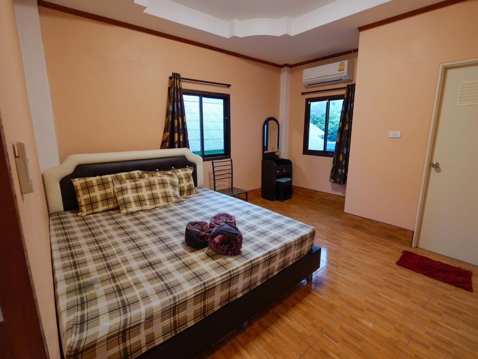 Bed, Bedroom, air conditioner