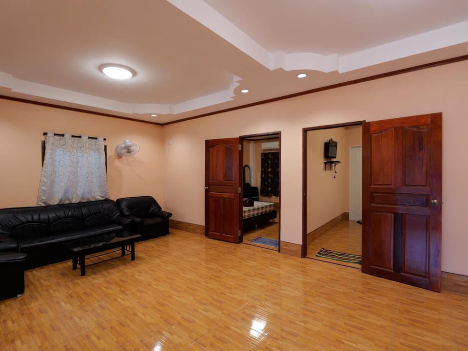 Communal lounge/ TV room, Seating area