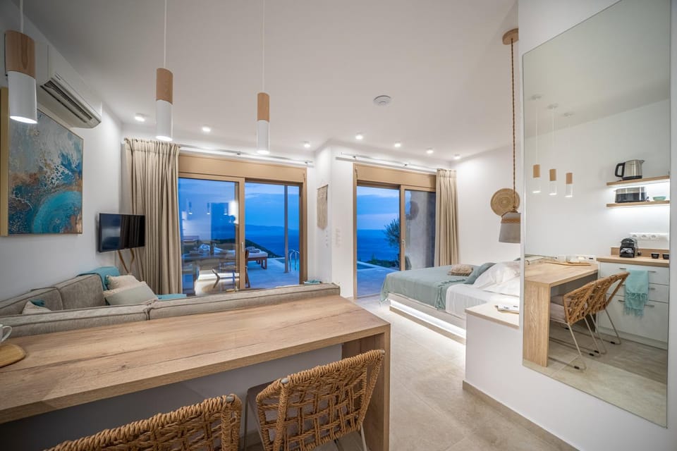 Bed, TV and multimedia, Living room, Seating area, Dining area