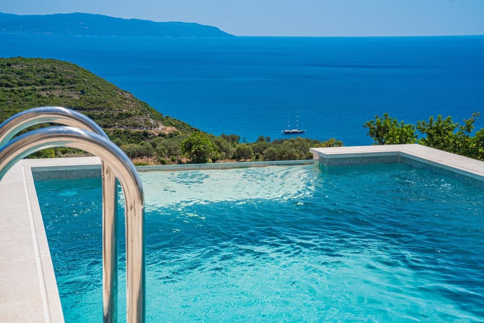 Day, Natural landscape, Lake view, Mountain view, Sea view, Swimming pool