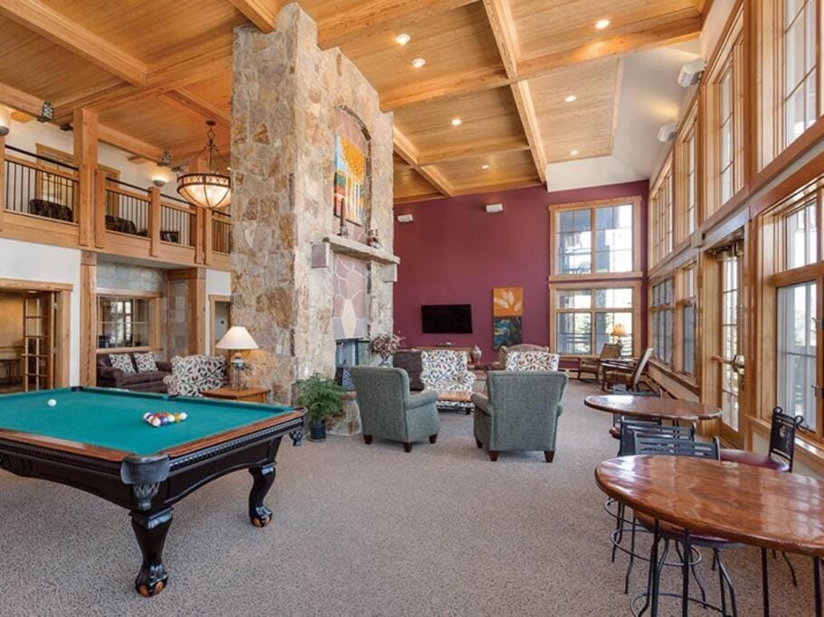 Grand Timber Lodge Studio Ski in/out Apartment in Breckenridge