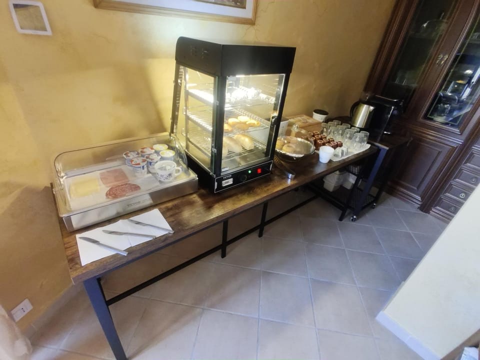 Coffee/tea facilities, Breakfast, Continental breakfast, Buffet breakfast, Italian breakfast