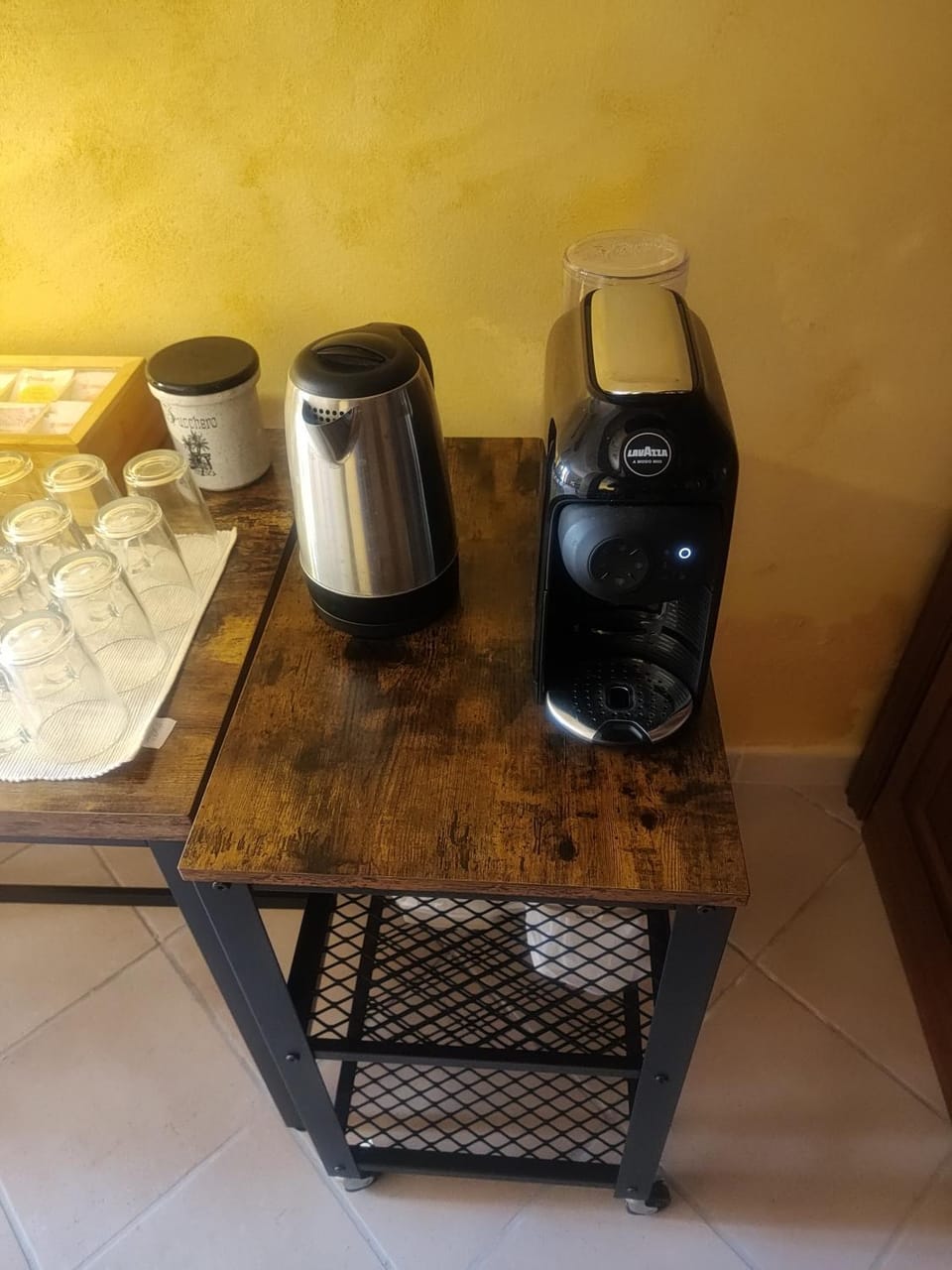 Coffee/tea facilities, Breakfast