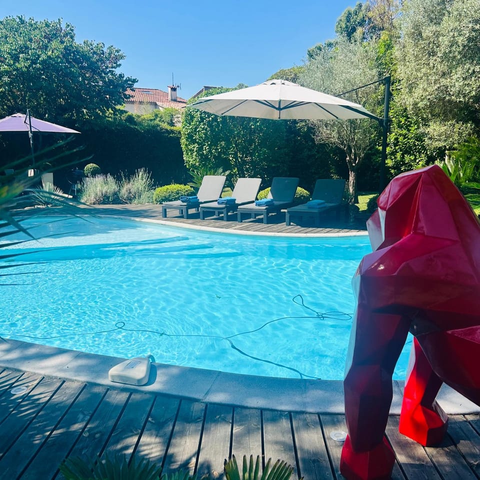 Pool view, Swimming pool, sunbed, towels