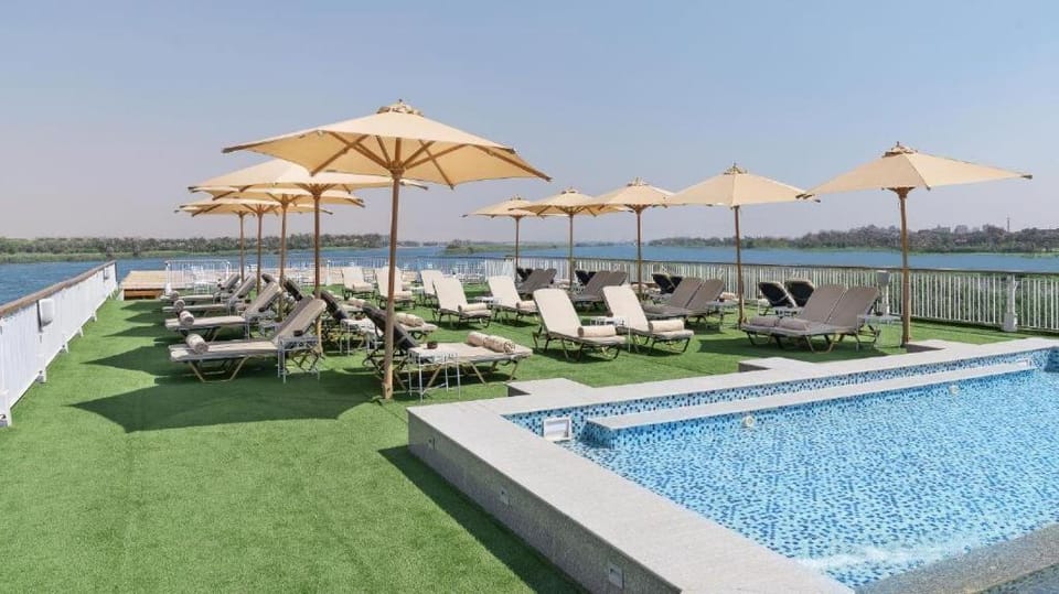 Pool view, Swimming pool, sunbed