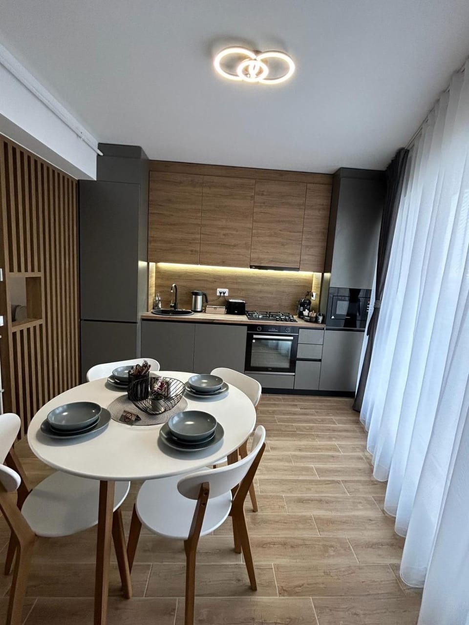 Seating area, Dining area