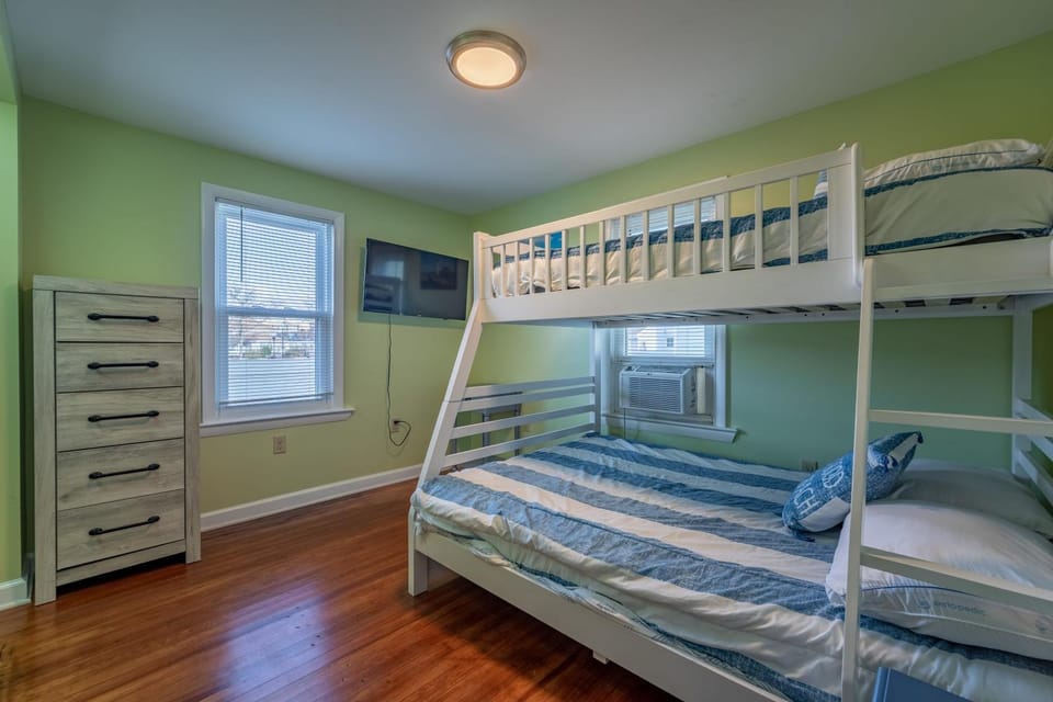 208 Cottage 5 Yellow 1st unit Apartment in Ocean City