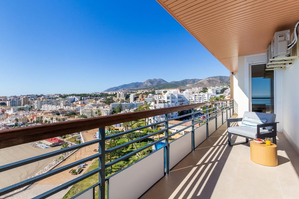 Balcony/Terrace, City view, Mountain view, Pool view, Swimming pool