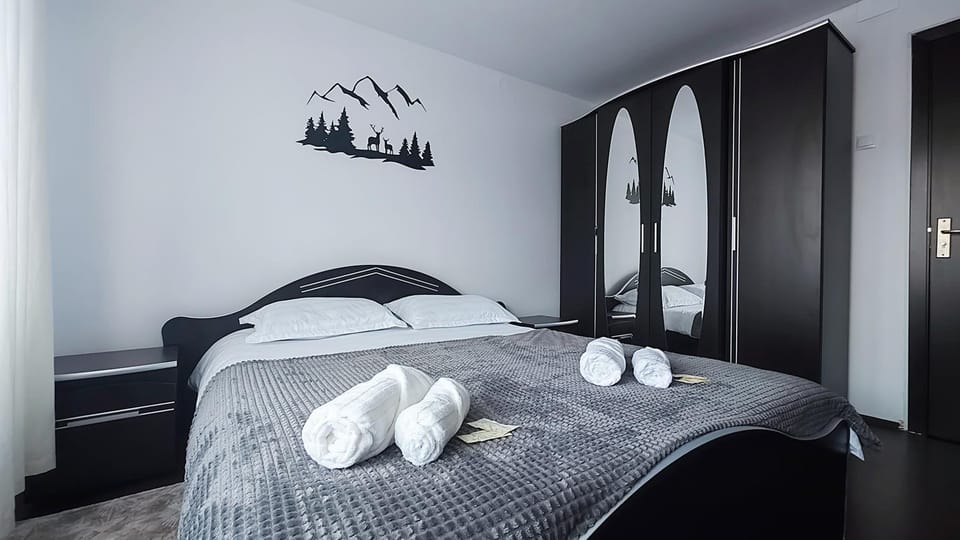 Bed, Bedroom, towels, wardrobe