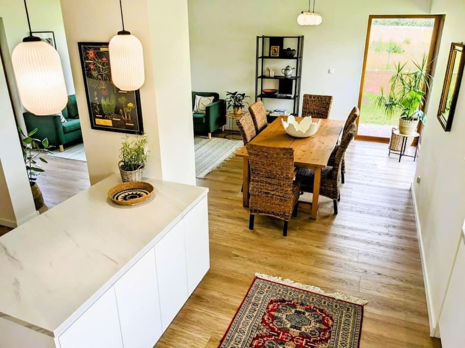 Kitchen or kitchenette, Photo of the whole room, Dining area