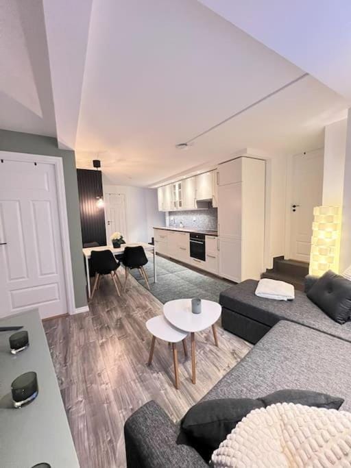 TV and multimedia, Kitchen or kitchenette, Living room, Dining area, stove