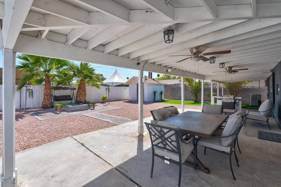 Patio, Dining area