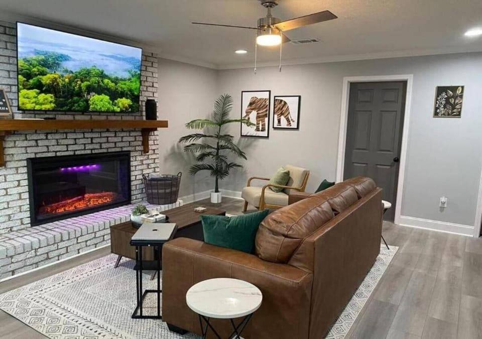 Modern 2BR Aparment near NC ZOO w Parking Apartment in North Carolina