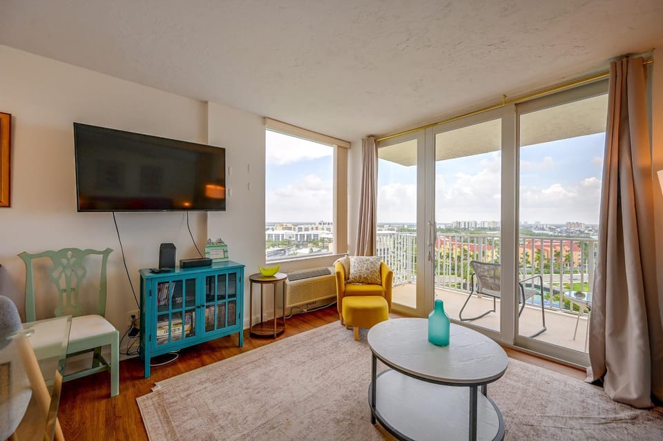 Fort Myers Beach Studio w/ Balcony & Views! Apartment in Estero Island