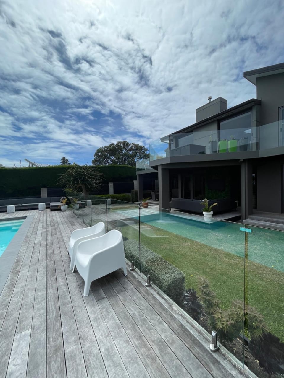 Sumner, Christchurch Lush 2 Bdrm Ground Level Apt with Private Pool located on Scarborough Hill House in Christchurch