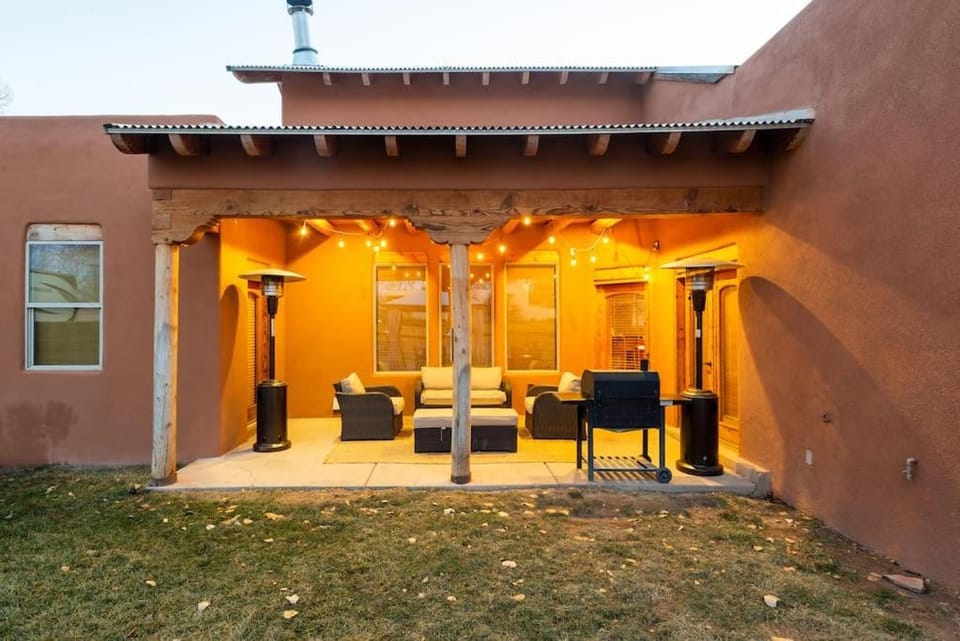 Balloon fiesta home House in Corrales