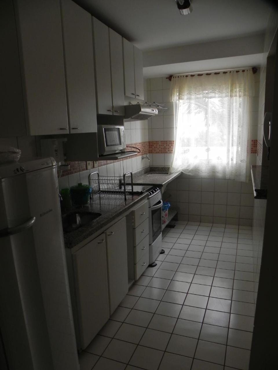 Kitchen or kitchenette, minibar, stove