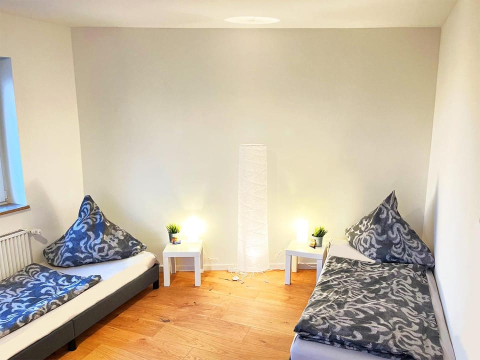 Bed, Photo of the whole room, Seating area, Bedroom