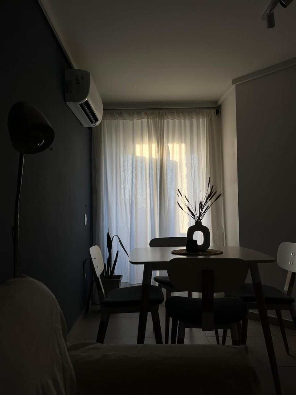 TV and multimedia, Living room, Seating area, Dining area, air conditioner