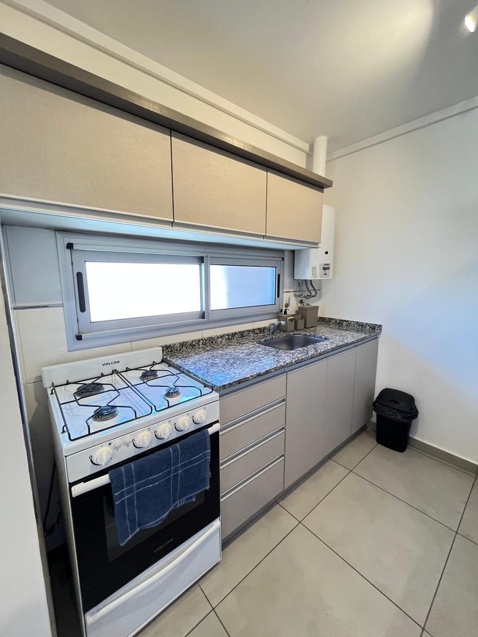Kitchen or kitchenette, minibar, pet friendly, stove