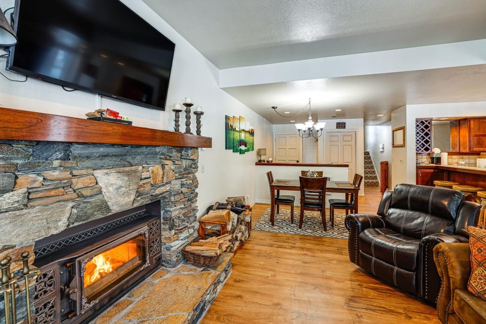 Meadow Creek Golf Resort Condo: Skiing & Lake Life House in Salmon River