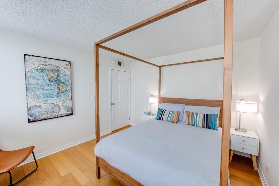Nautical 2 Bedroom with Beautiful Ocean Views Apartment in Marina del Rey