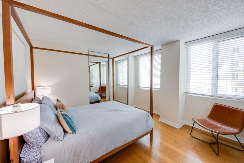 Nautical 2 Bedroom with Beautiful Ocean Views Apartment in Marina del Rey