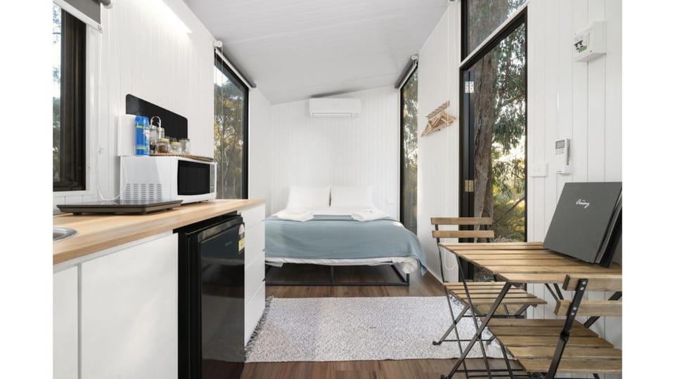 Kitchen or kitchenette, Dining area, Bedroom
