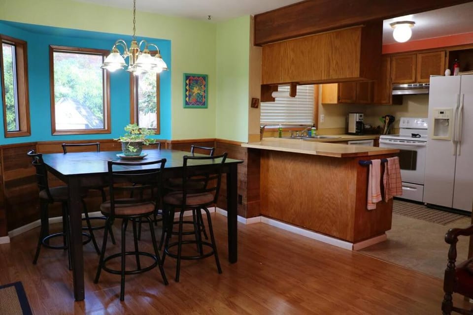 Whitaker 5 bdrm Daily-Weekly-Monthly House in Eugene