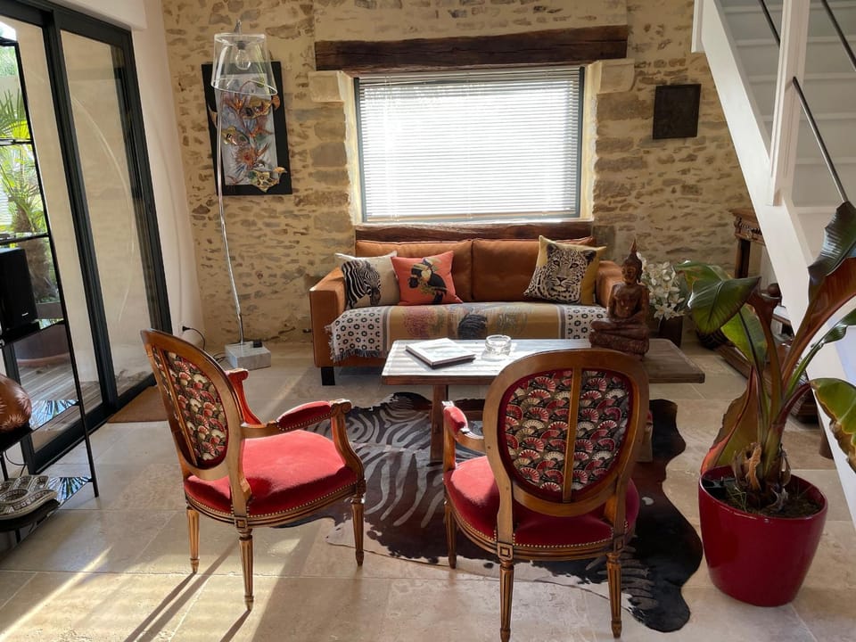 Ancien Fournil Cosy avec Piscine Couverte, Parc Verdoyant et Sauna, à 30 mn du Mans - FR-1-410-432 House in Pays de la Loire