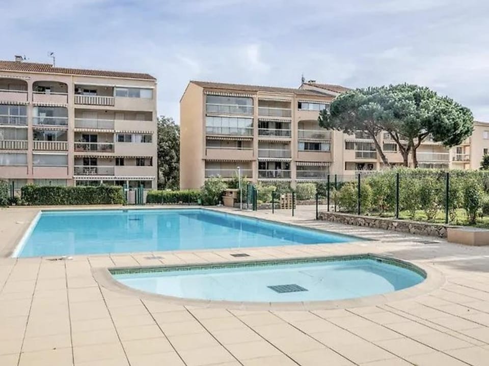 Studio cabine avec piscine, parking privatif, loggia et accès plage à pied - Sainte-Maxime - FR-1-226-534 Cabin in Sainte-Maxime