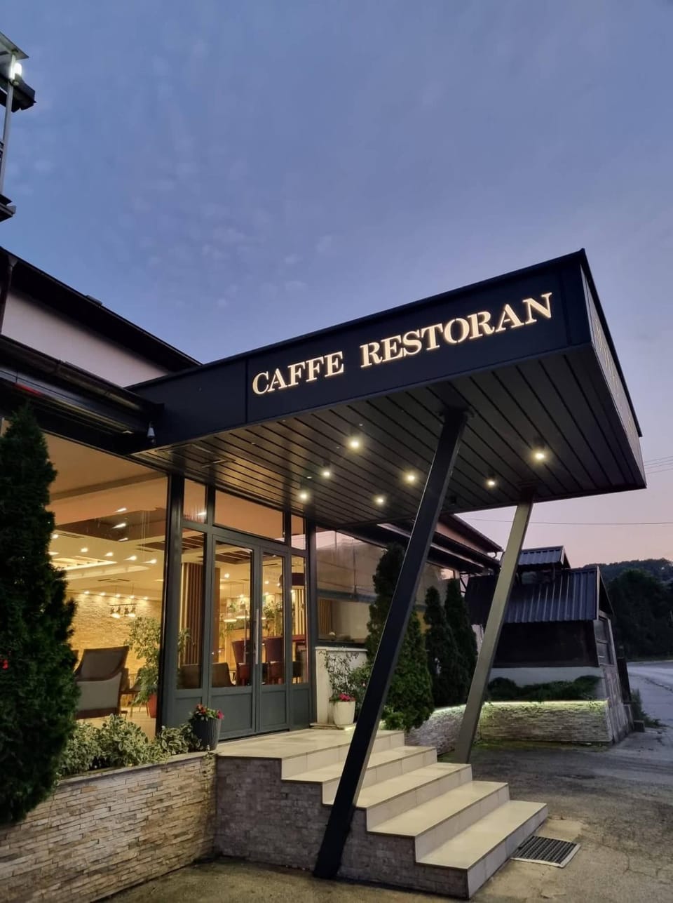 Restaurant/places to eat, Facade/entrance