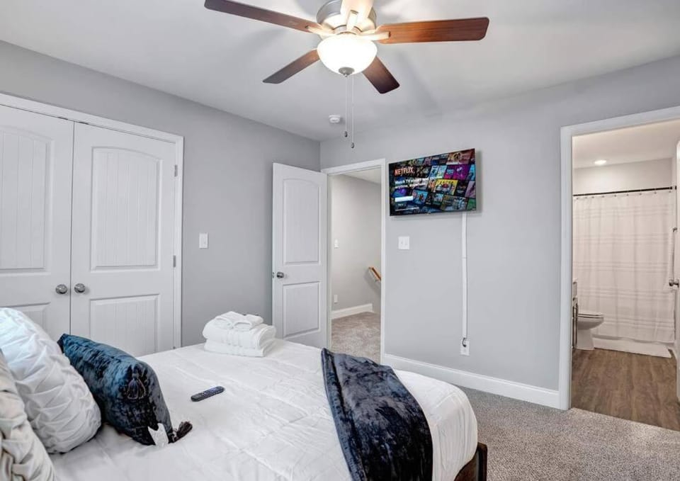 A Taste of Luxe: Upscale Condo Near Nashville and Ft Campbell Apartment in Clarksville