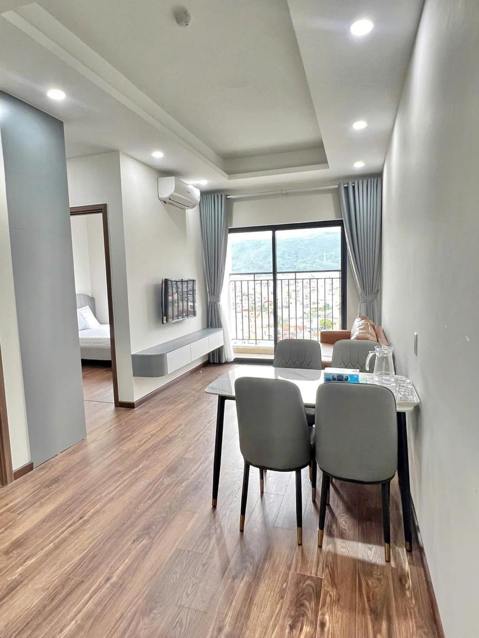 TV and multimedia, Living room, Seating area, Dining area