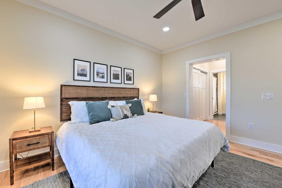 Bed, Photo of the whole room, Bedroom, fireplace