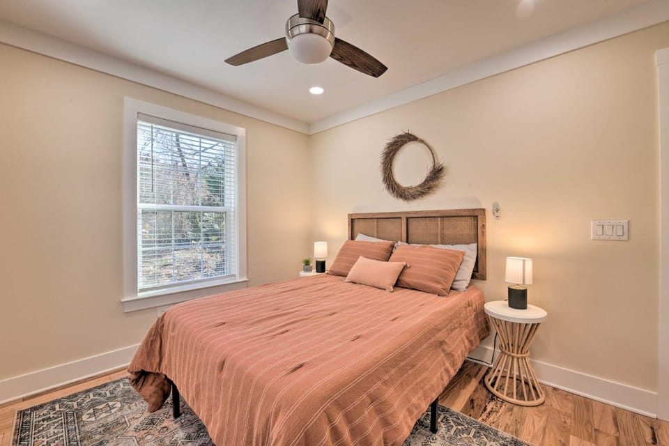 Bed, Photo of the whole room, Bedroom, fireplace