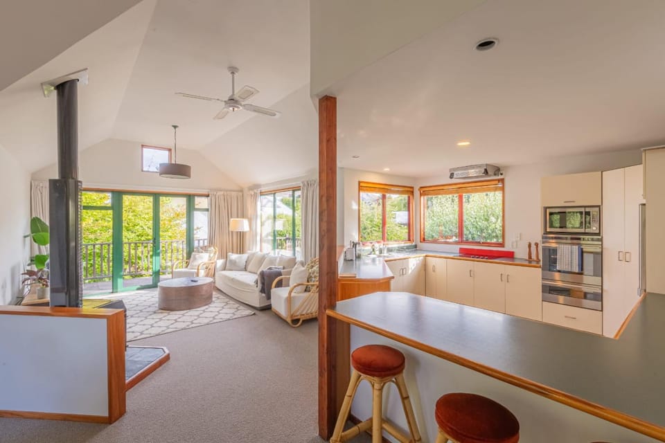 Rata Street Retreat House in Wanaka