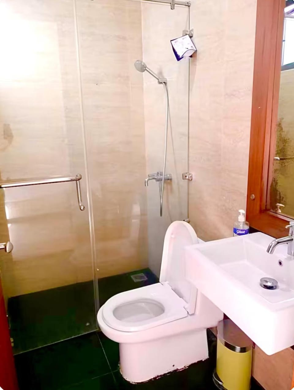 Vimalla Hills 2br Private pool, bebas Jam cekin, cekout sesuai jam cekin 24 jam,081tiga80satu6415satu Villa in West Java