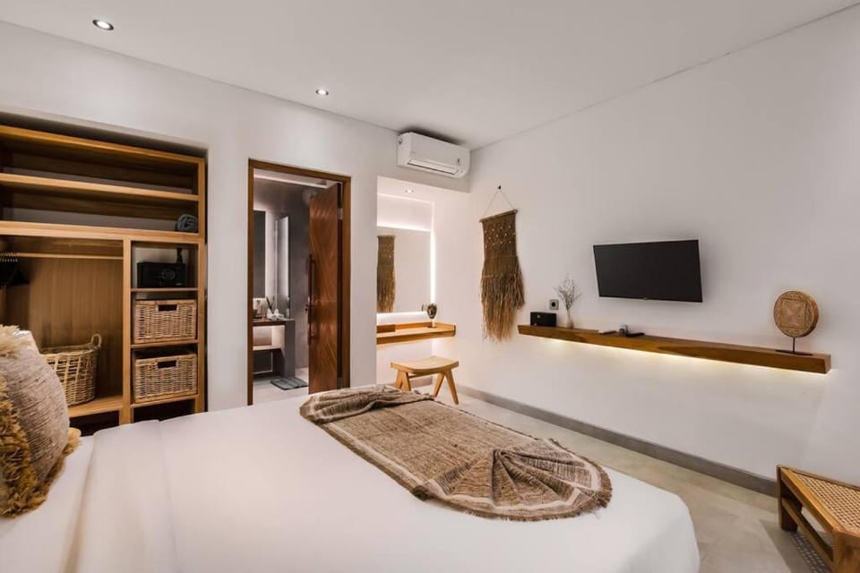 Bed, TV and multimedia, Bedroom, air conditioner