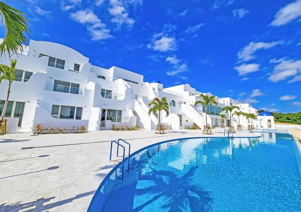 Property building, Day, Swimming pool