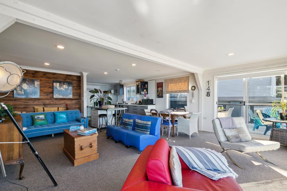 Pacific Ocean seafront home near airport Villa in Wellington