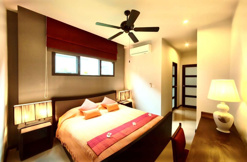 Bed, Bedroom, fireplace