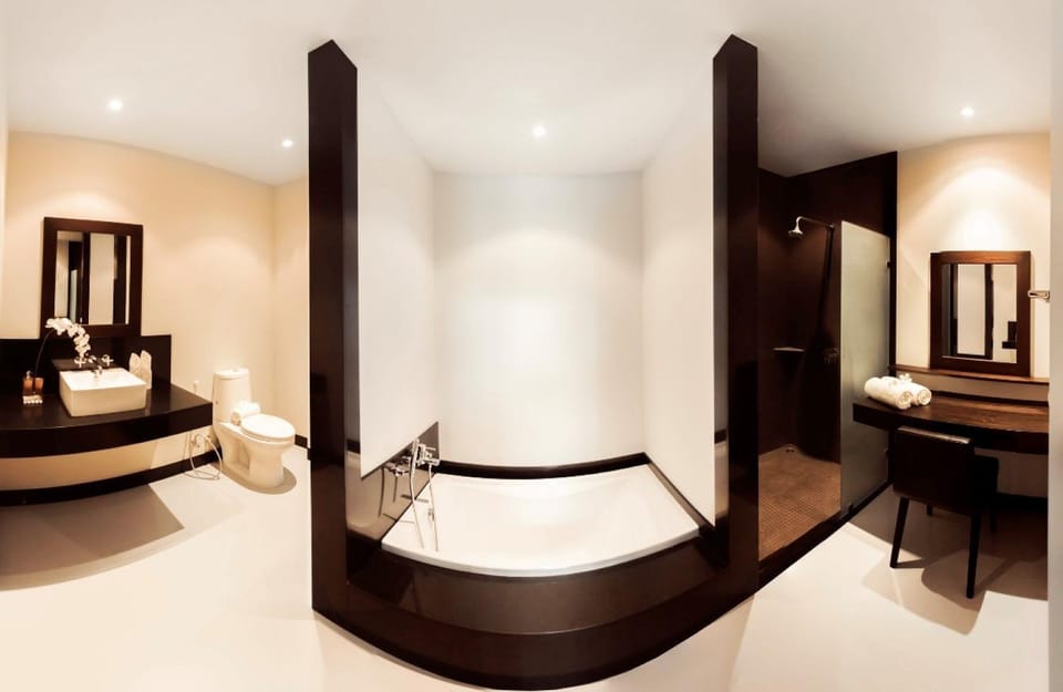 Toilet, Bath, towels