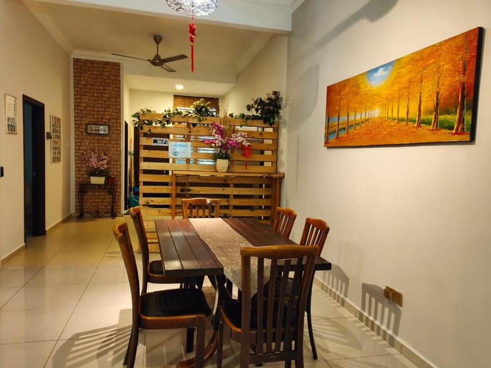 Wood Theme Home / town centre / 18pax House in Malacca