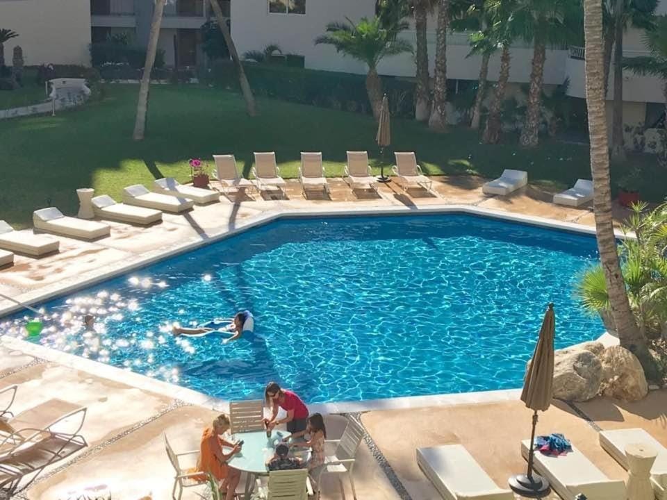 Property building, Patio, Day, People, Evening entertainment, Pool view, Swimming pool, group of guests, sunbed