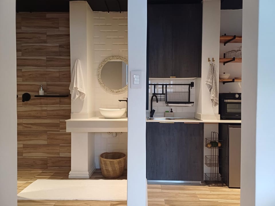 Bathroom, Kitchen or kitchenette