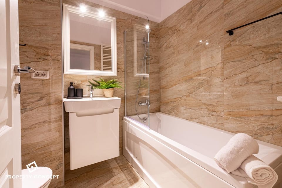 Bathroom, Bath, towels