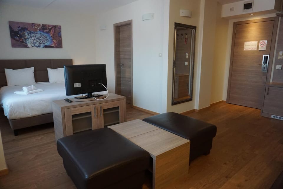 Living room, Bedroom