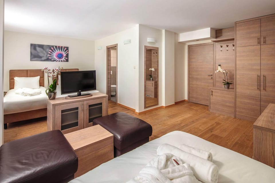 TV and multimedia, Photo of the whole room